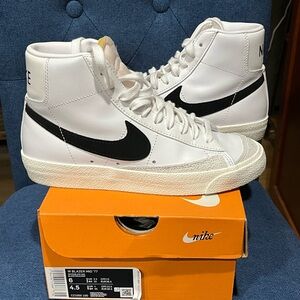 Nike Blazers! Like new!!!!